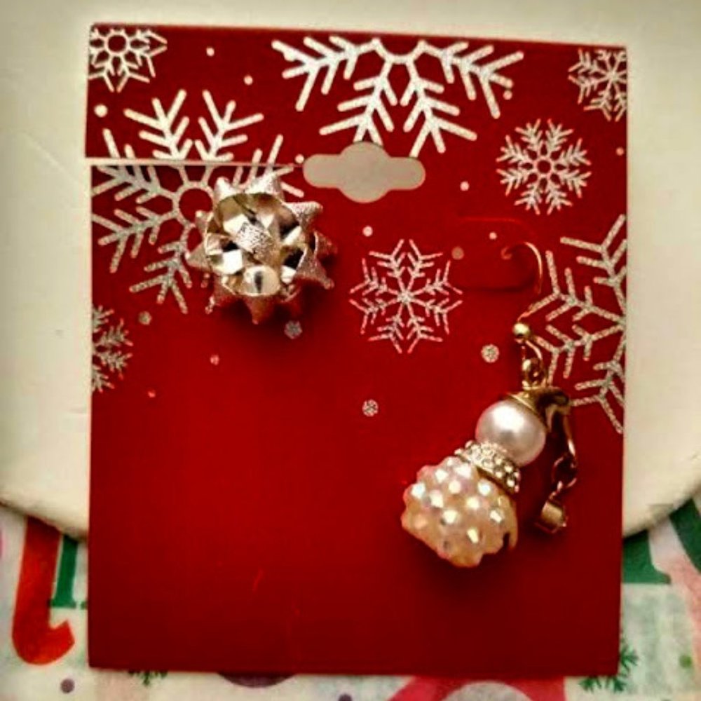 KOHL'S Holiday Christmas Metallic Gift Bow + Bead/Crystal Snowman Earrings**NEW!